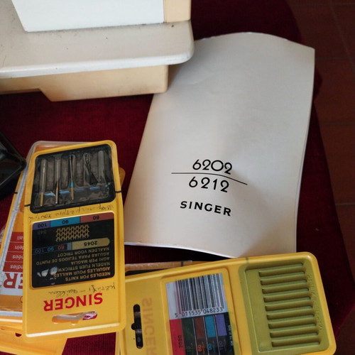 Singer Vintage Love Electric Sewing Machine like new with accessories
