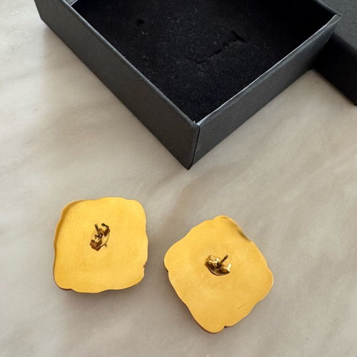Stan & Stefan gold stud earrings like new