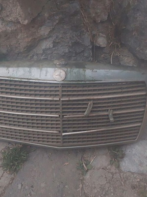 Mercedes 115D-200D ανταλλακτικά μεταχειρισμένα, 2 φανάρια, 2 χειροκίνητοι καθρέπτες, μάσκα