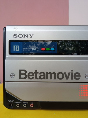 Βίντεο-κάμερα Sony BMC 100P μεταχειρισμένη με αξεσουάρ δεκαετίας '80