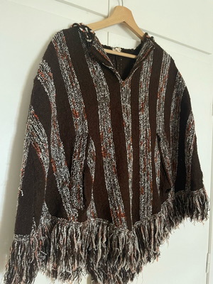 Knitted poncho like new, brown