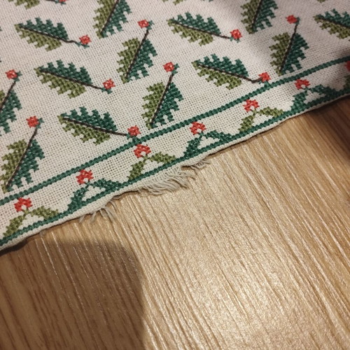 Handmade embroidery used with some pulls 47×29.5 cm