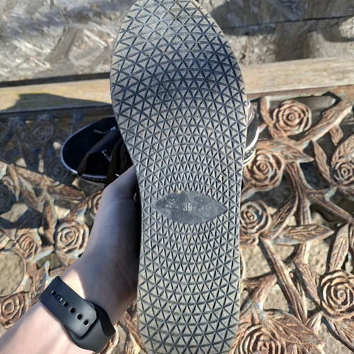 Platform shoes like new, size 39 fitting also 40, black and silver