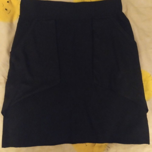 Knitted skirt size S-M, black, elastic waist, pockets