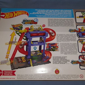 HOT WHEELS TUNNEL TWIST CAR WASH