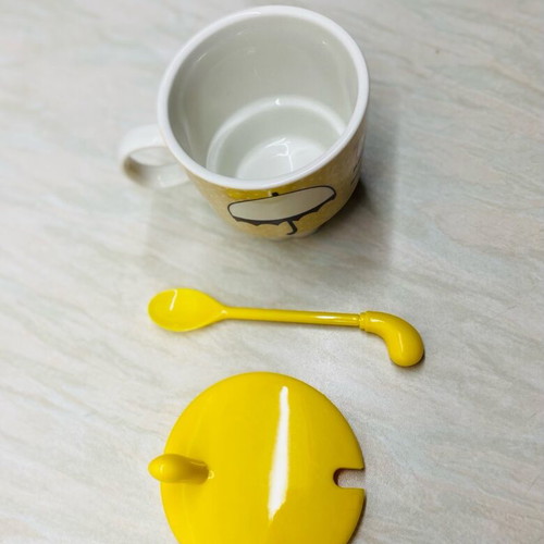 Ceramic mug new with plastic lid and spoon