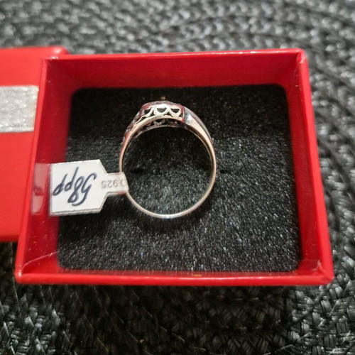 Women's silver ring new, size 58
