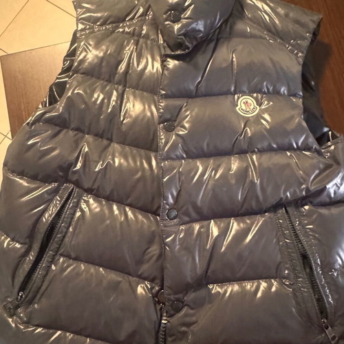 Moncler vest size 3 like new, grey