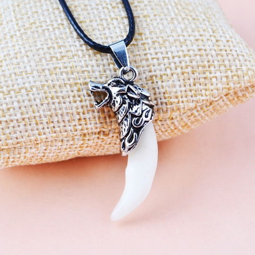 Bruce Lee Necklace with Vintage Wolf Tooth Pendant like new