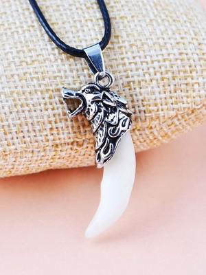 Bruce Lee Necklace with Vintage Wolf Tooth Pendant like new