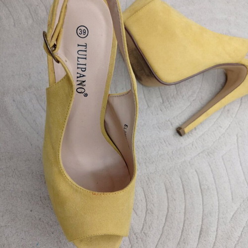 Yellow suede leather sandals used with 15 cm heel
