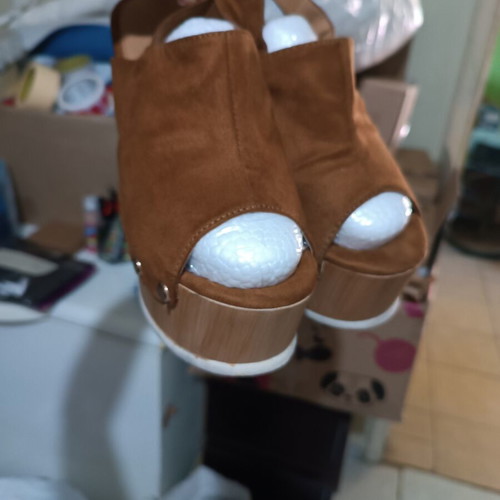 Brown suede platform sandals like new with metal studs