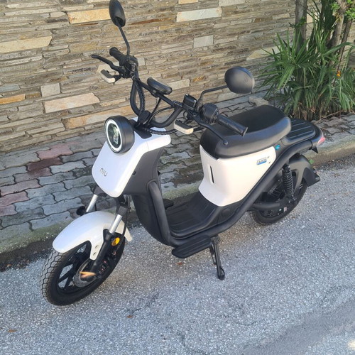 Niu Uqi white used electric scooter excellent condition