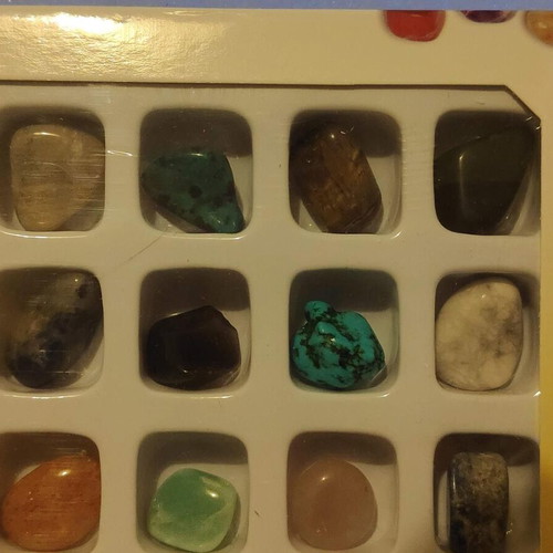 Collection of 20 natural semi-precious stones in box like new
