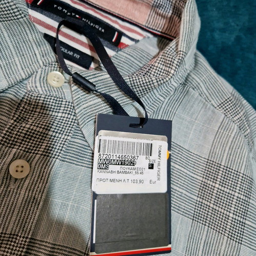 Tommy Hilfiger shirt Small new, fits medium size