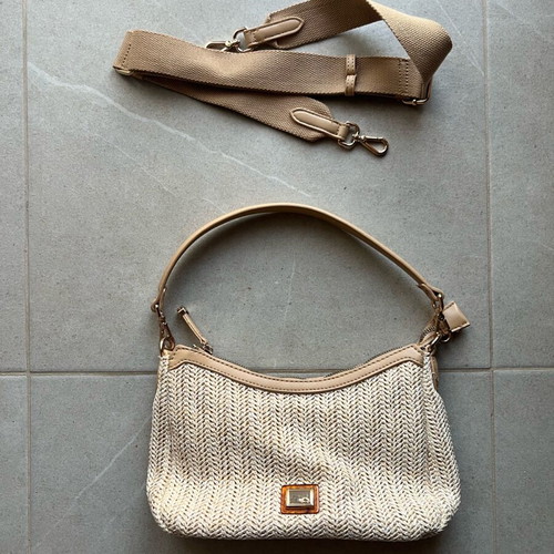 Carpisa straw shoulder bag like new, beige