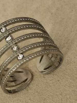 Ring with beautiful design made of stainless steel new, silver