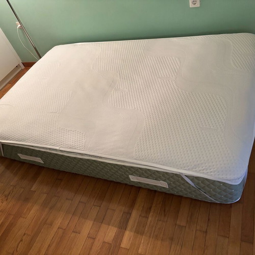 Candia Selene Limited Edition Mattress 130x200 like new with waterproof cover