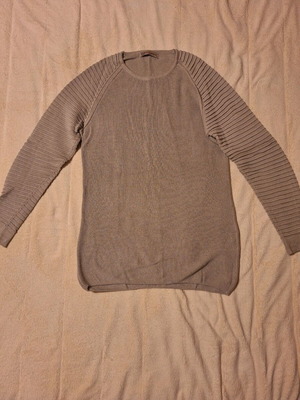 Knitted men's sweater like new, beige, size XL with sleeve designs