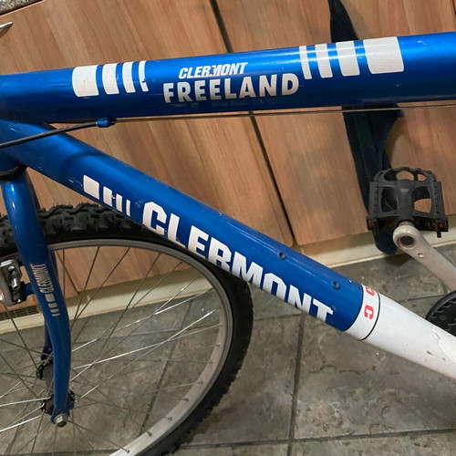 Clermont Freeland men's bicycle like new with 6 Shimano gears