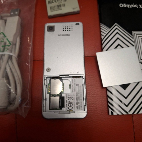 TOSHIBA TS608 used with box, manual, handsfree and USB cable