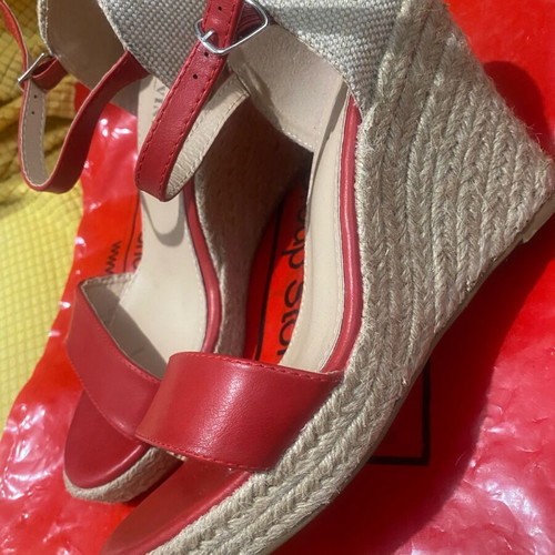 Shoes red platform sandals like new, size 39