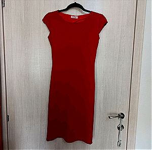 Φόρεμα ελαστικο κόκκινο,λίγο πιο πάνω από το γόνατο,με φοδρα και ανοιχτή πλάτη small- medium