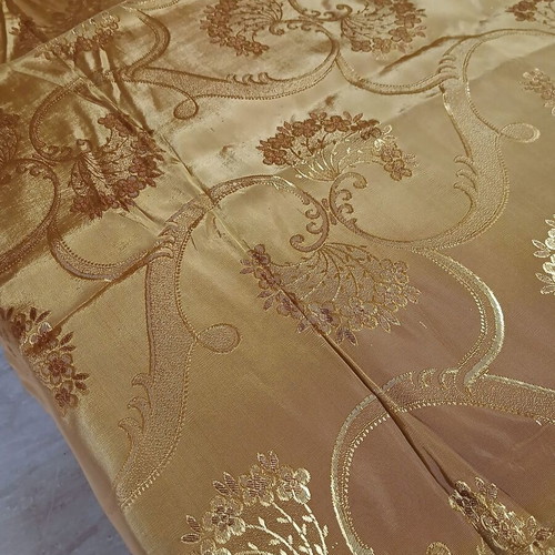 Gold Chenille Quilt new with lace edges 2.55x2.20 m