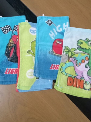 Set of 4 kindergarten washcloths