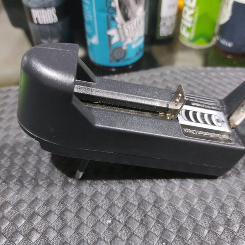 Foldable charger for 18650 batteries used