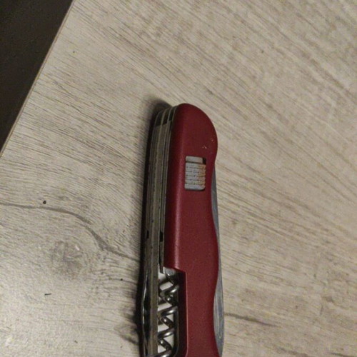 Victorinox Outrider Swiss Army Knife like new, red, 14 functions