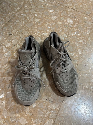 Nike Huarache sneakers used, size 38.5, beige