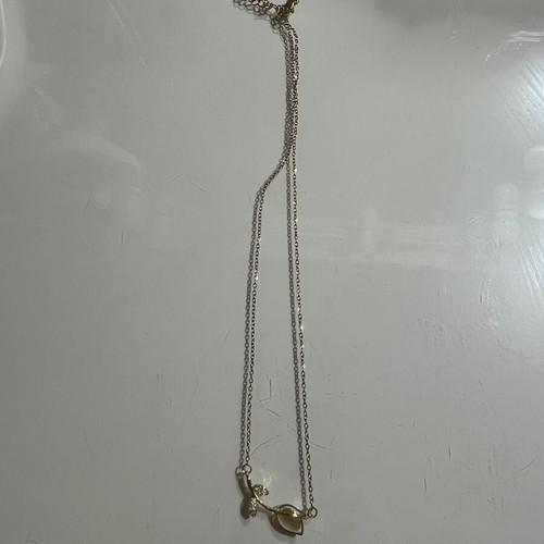 Rose necklace gold color like new
