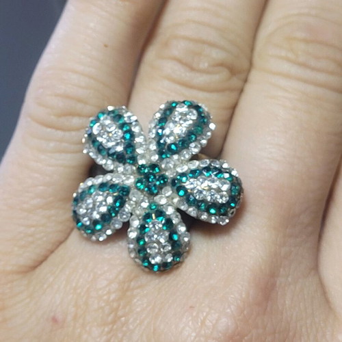 Daisy ring with stones adjustable, like new