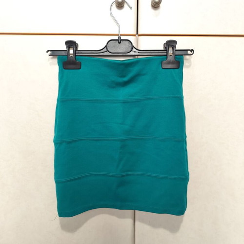 Short skirt used from viscose Pull & Bear blue and green size S