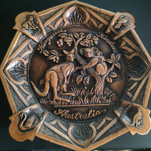 Bronze wall decor Australia with koala and kangaroo like new 18x18cm