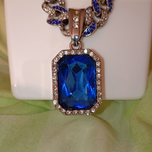 Hip-hop necklace with large blue crystal