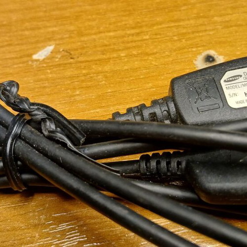 Samsung PCB220DD charging and data cable unused