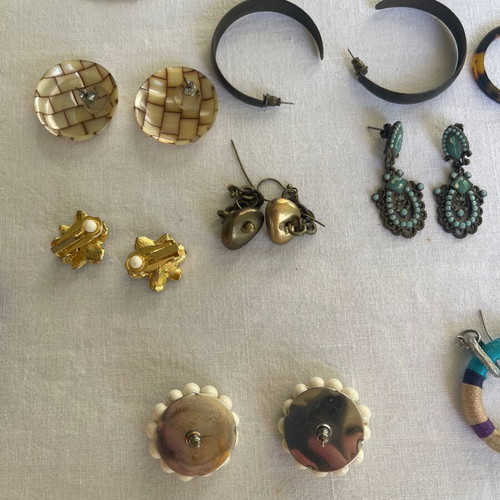 Set of vintage jewelry used