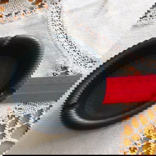 Пластмасов пепелник употребяван от преди години