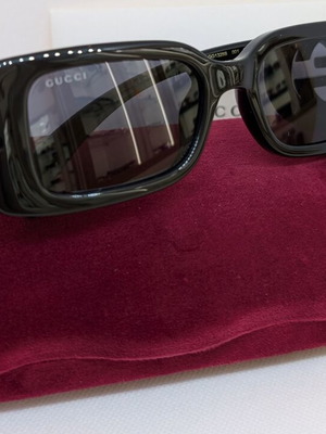 Gucci Γυναικεία Γυαλιά Ηλίου με Μαύρο Κοκκάλινο Σκελετό και Μαύρο Φακό GG1325S 001 Καινούργια