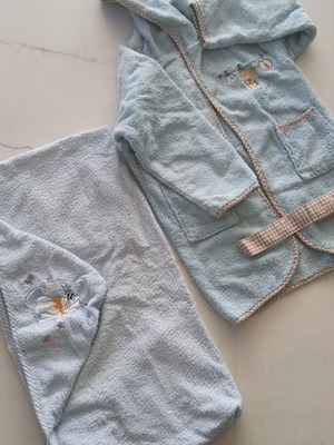 Bathrobe and hooded towel used for child 2-4 years old