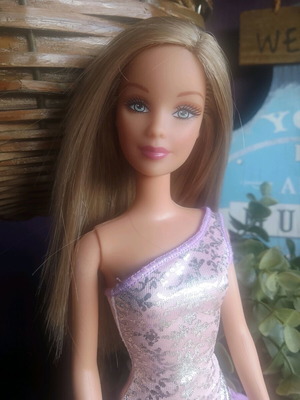 Barbie Fashion Fever 2003 like new with original dress