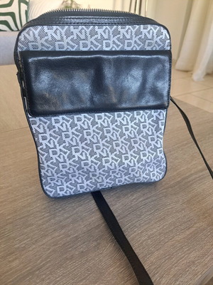 DKNY crossbody bag authentic in very good condition