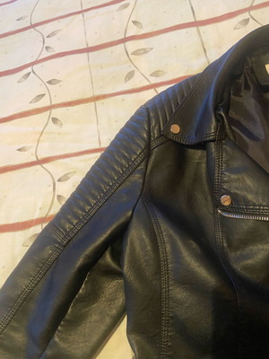 Μπουφάν πολυεστέρα μαύρο μέγεθος 38 σαν καινούργιο