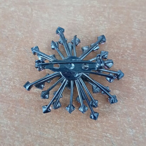 Pink brooch like new, missing one rhinestone