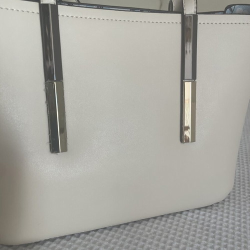 Axel shoulder bag like new, cream color