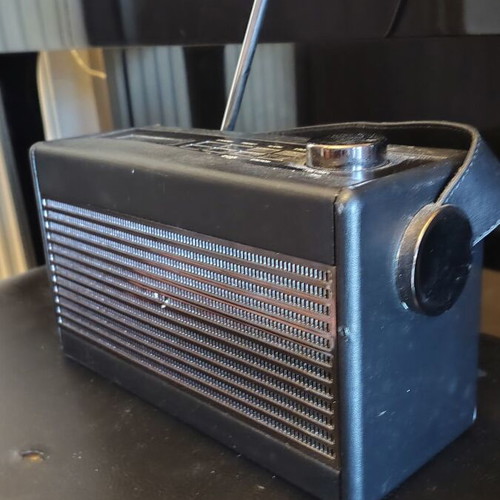 Retro radio, digital, battery or cable powered