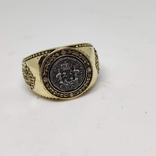 El Cazador 1784 ring like new with gold tone and silver details