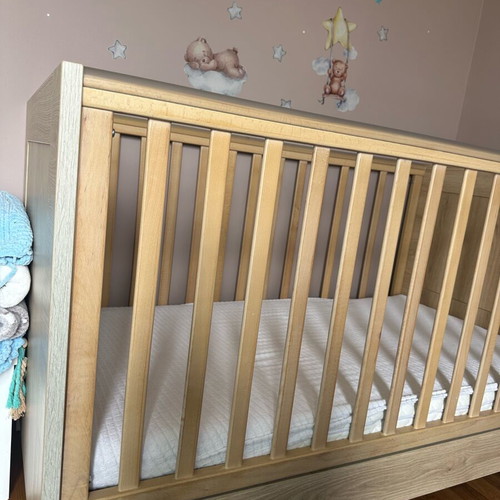 Baby cot like new, barely used
